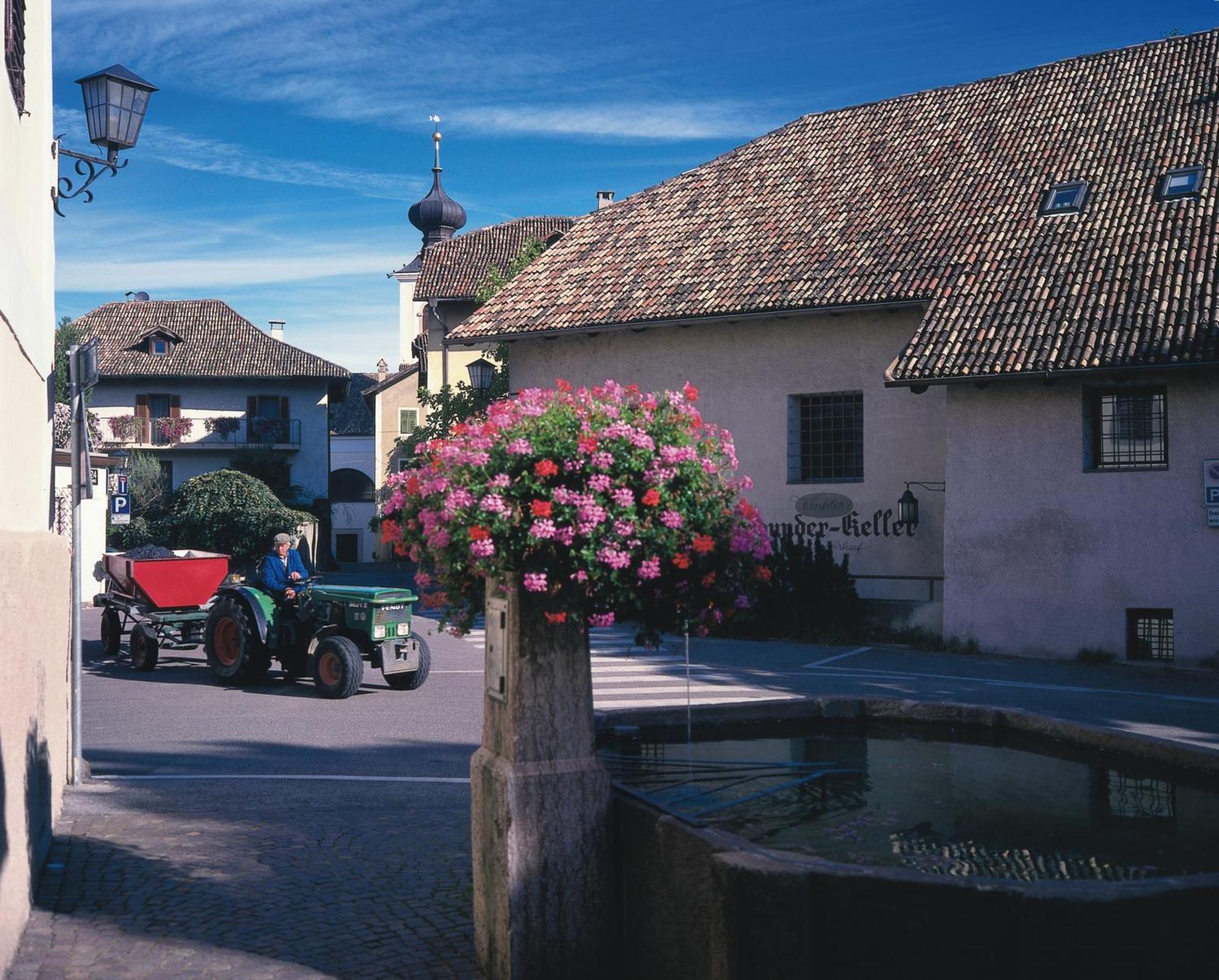 Hotel Gasthof Wastl Appiano Sulla Strada Del Vino Bagian luar foto